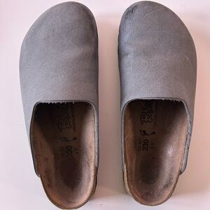 Ladies nubuck leather slide on Birkenstocks. European size 35, US 5
